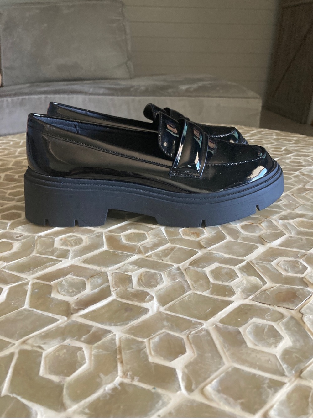 Aldo Meshki lug-sole vegan-patent leather platform loafer (7.5) in black - Picture 2 of 11